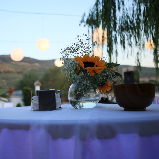 mesa con flores